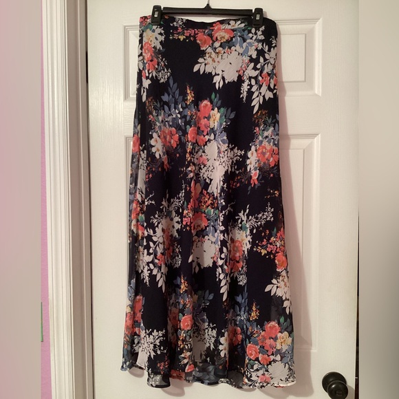 Roz & Ali Size M Floral Black Maxi Skirt - Picture 5 of 6